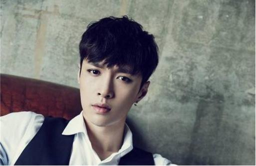 最美“金莲”甘婷婷，一袭“炼乳”裙太惊艳，