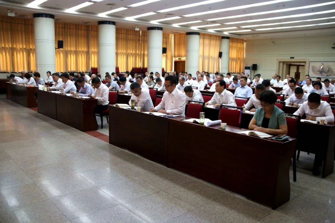 西固区委理论学习中心组党史学习教育暨县级领导干部专题读书班开班