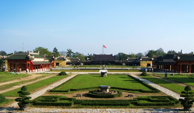 越南顺化京城与中国北京城类似：方向并不是坐