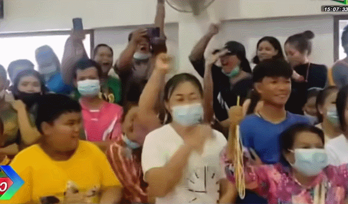 泰国爆笑征兵抽签，抽中当场去世？网友：今年最好笑哈哈哈哈