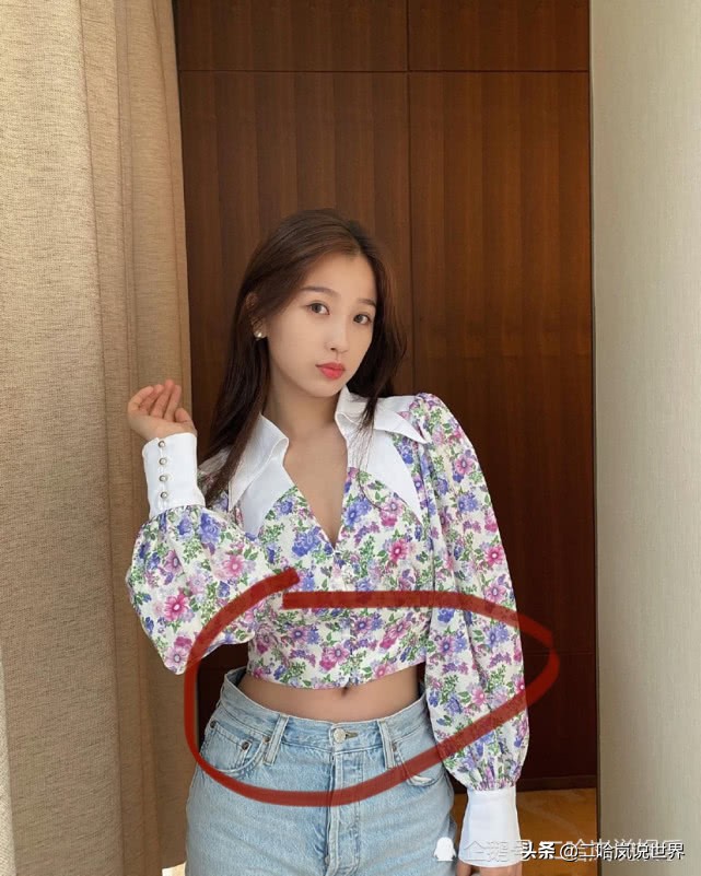 THE9首张公式照曝光，露出小蛮腰的虞书欣，瞬间成了“合影杀手”