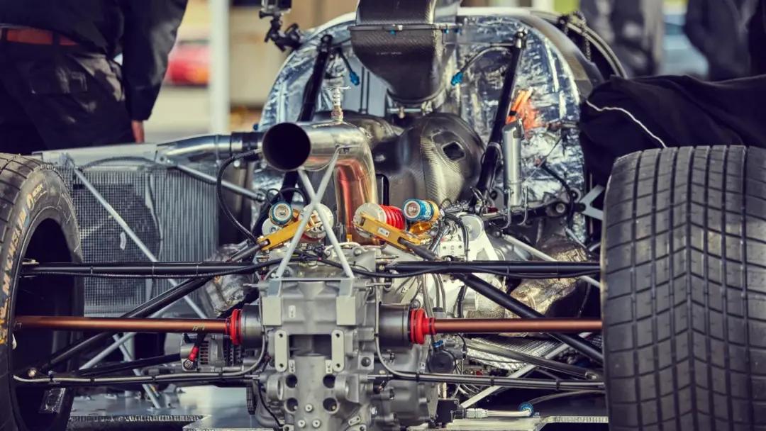 这款奔驰AMG跑车排量只有1.6L，加速却比布加迪还快