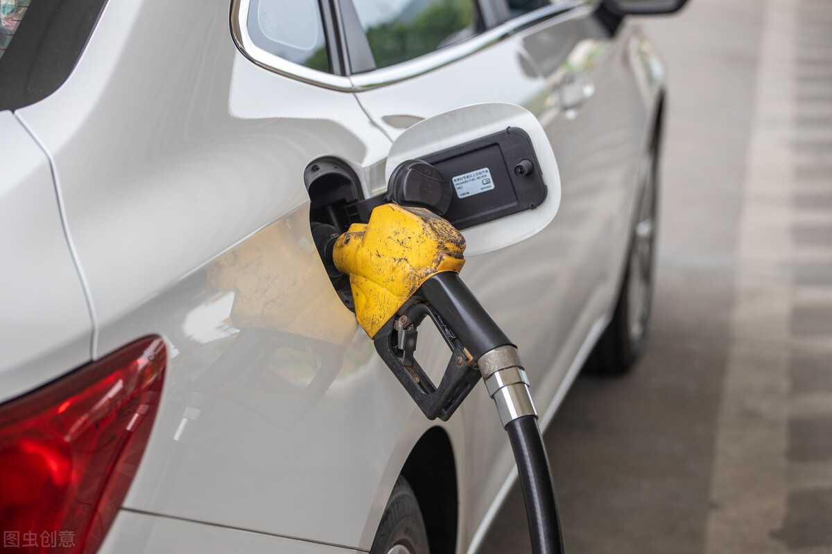 油价调整消息“上涨”40元！今天9月15日，92、95、98汽油新价格