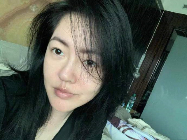 被体重吓到！小S晒怼脸拍不敢露全身，喊话要开始戒酒运动减肥