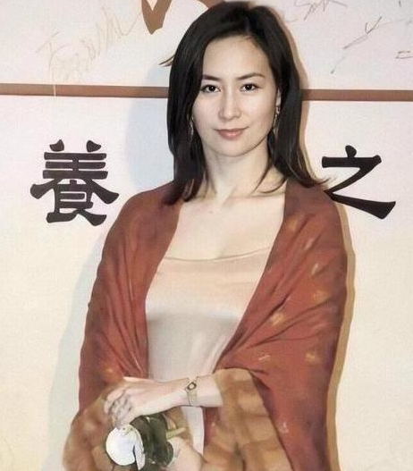 賭王何鴻燊去世，二房成大贏家，二房長女何超瓊成家族“接班人”