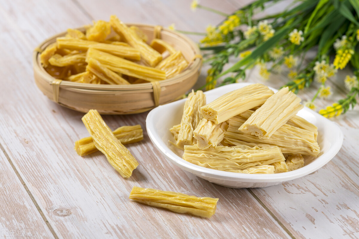 腐竹泡發很簡單，別直接用清水，教你正確的方法，快速不夾生