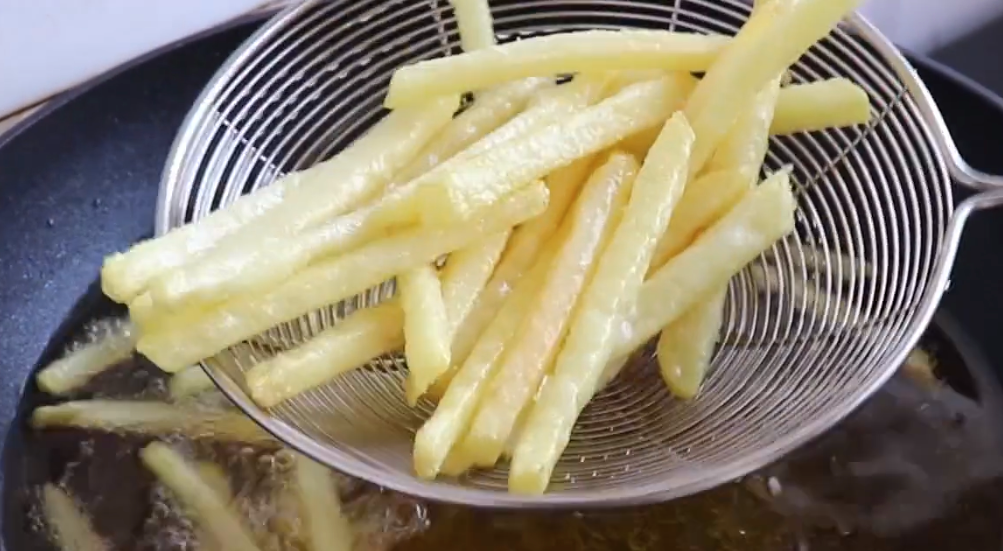 愛吃薯條趕緊收藏，教你2個訣竅，金黃酥脆，一次做一大盆不夠吃