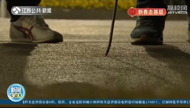 “管道医生”仔细巡查供水管网 他们是南京的寒夜“听漏人”
