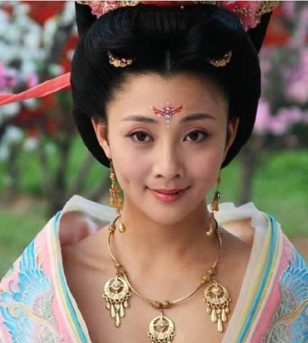 她们的杨贵妃的妆容正确吗？唐朝女性的妆容比你想的更有趣