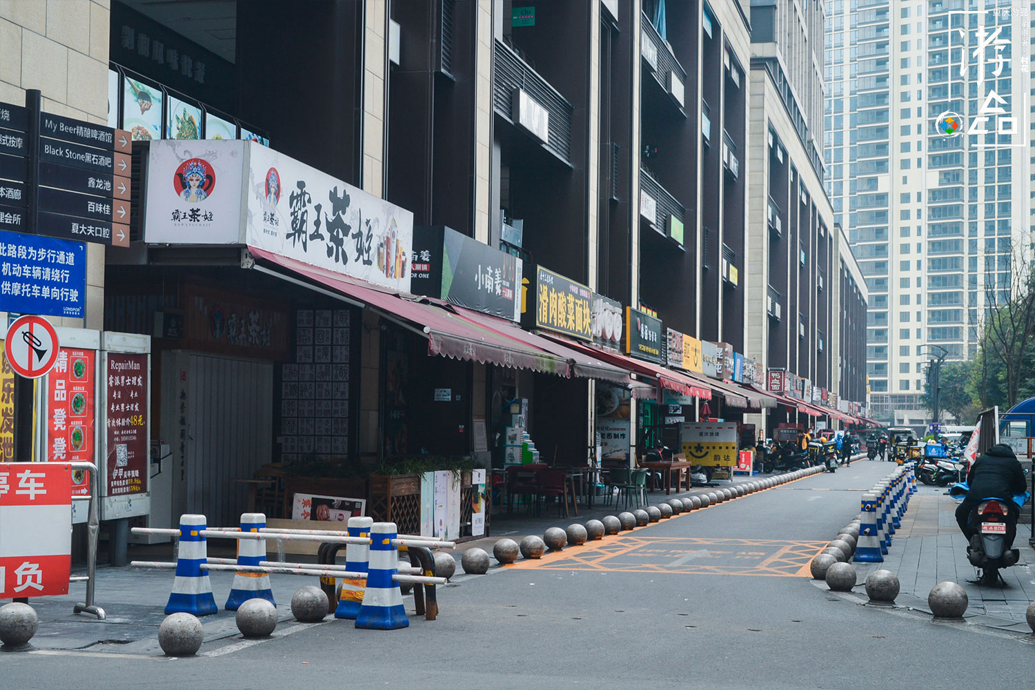 在重庆有多容易迷路？外地人进城逛街，一共看到8个解放碑