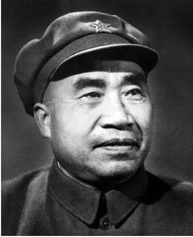 她21岁嫁给朱德，却只做了五年夫妻，婚姻破碎后