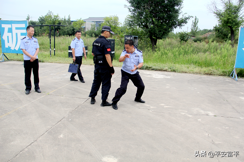 【警旗在一线飘扬】市公安局警训处督导检查富平警务实战教官教学法练兵比武活动