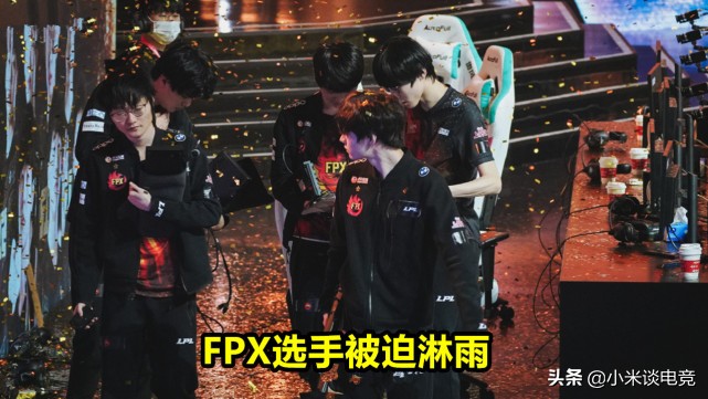 RNG夺冠后FPX众生相火了，doinb抱膝刘青松哭了，牛宝被小虎尊重