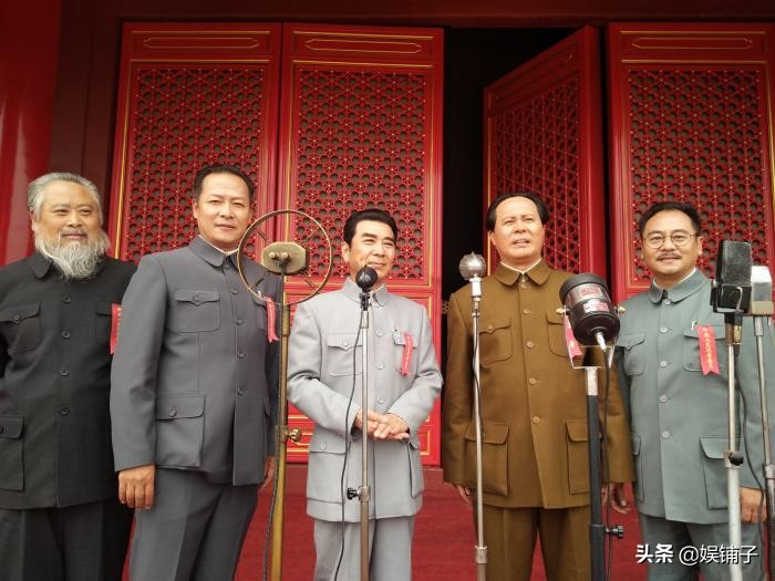 成功转型！从“奶油小生”到领袖特型演员，佟