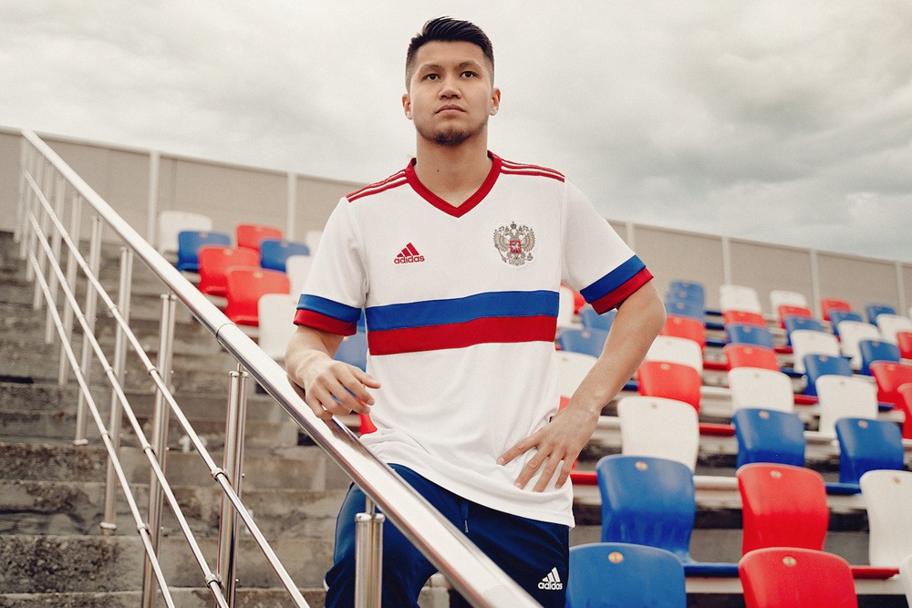 Adidasi releases Russia nation group brand-new guest field polo shirt