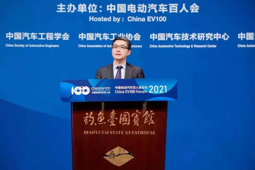 激辩1000公里续航 | 欧阳明高说了一句“正确的废话”