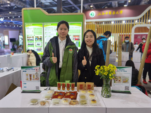 江西农大彩色油菜花深加工产品获好评 成高校科技成果展“网红”