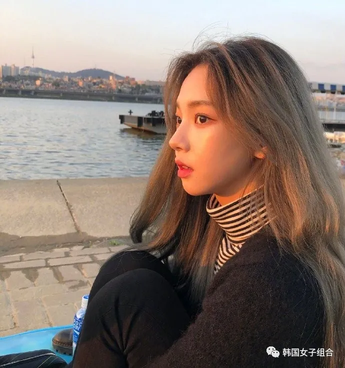 这位女团爱豆的绝美侧颜,五官真的太优越了