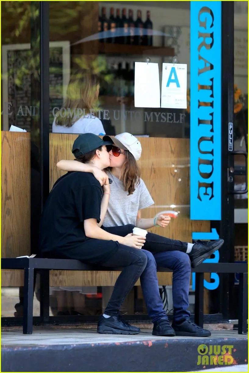 官宣离婚！恩爱终于装不下去了？