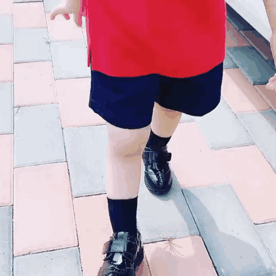 陈晓陈妍希送儿子上学，小星星走出大哥步伐，穿校服肉乎乎太可爱