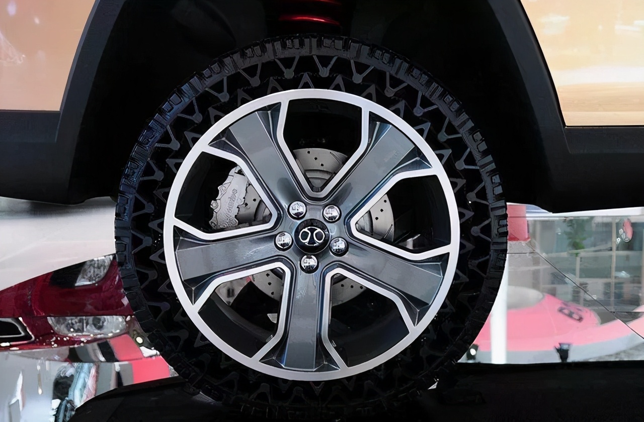 终身不会爆！“非充气”轮胎，真的要来了？哪里有？