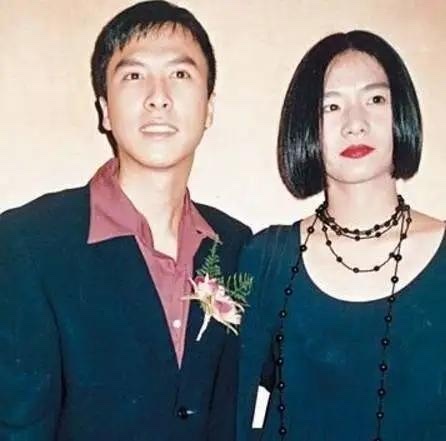 甄子丹晒全家福，力证妻子与大儿子没有不和，三个孩子太幸福