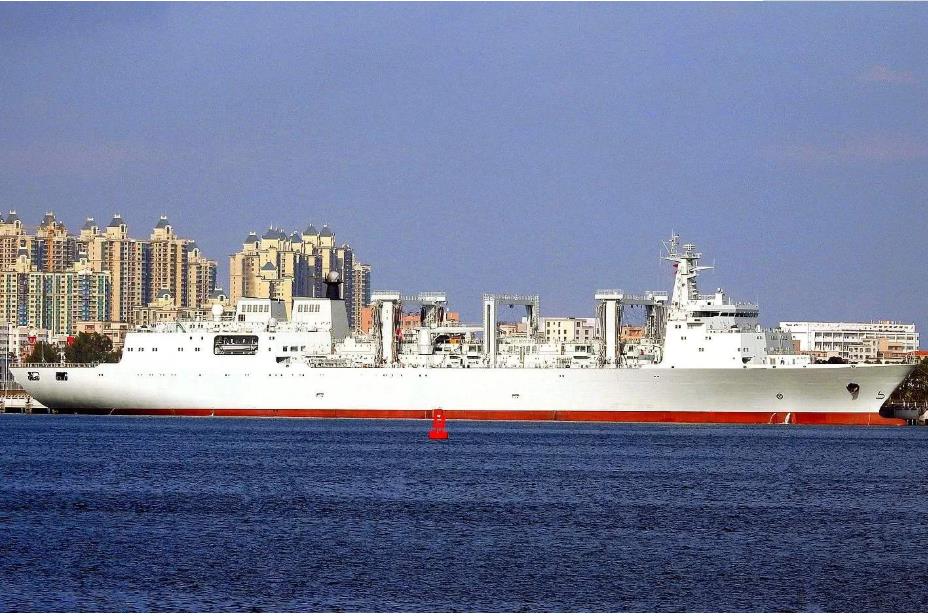 辽宁舰之前，我国吨位最大的军舰，买自乌克兰，吨位堪比中型航母