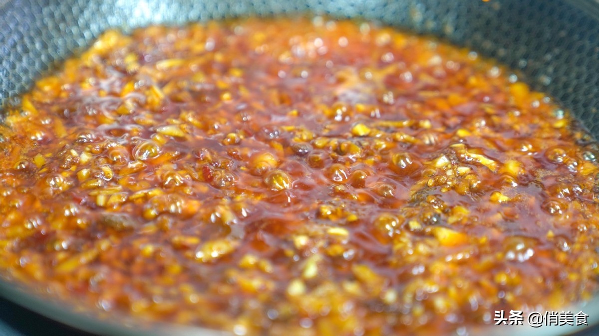 10分钟做锅万能酱，适合各种饼类、海鲜、烧烤、比老干妈好吃多了