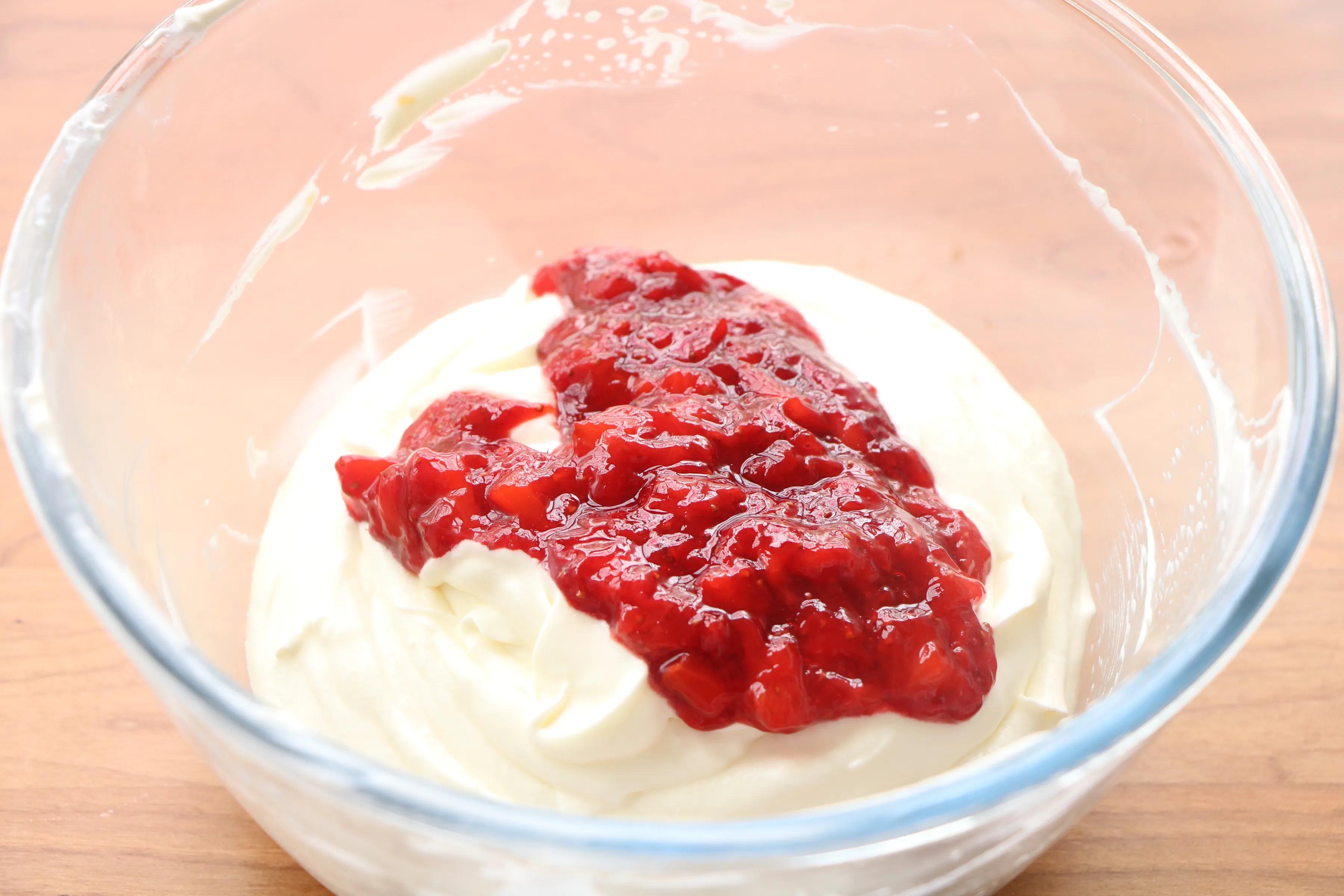 夏天別吃雪糕了，教你超火的厚切酸奶，甜而不膩，冰冰涼涼特過癮