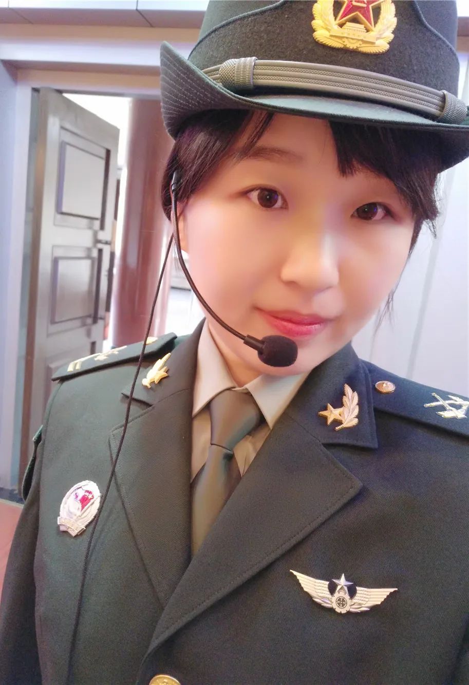 女兵入伍前后变化太大！网友：不一样的美，限