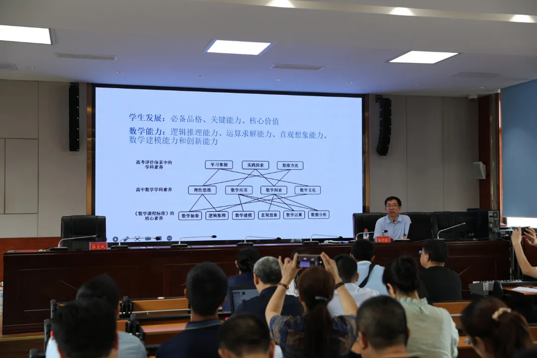 四川省吴中林名师鼎兴工作室在遂宁二中开展集中研修活动 四川省吴中林名师鼎兴工作室在遂宁二中开展集中研修活动
