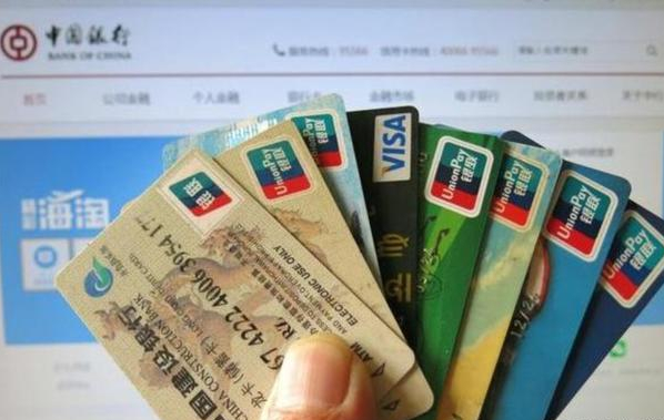 存折又“火了”，大批年轻人抱团去银行办理，为什么？