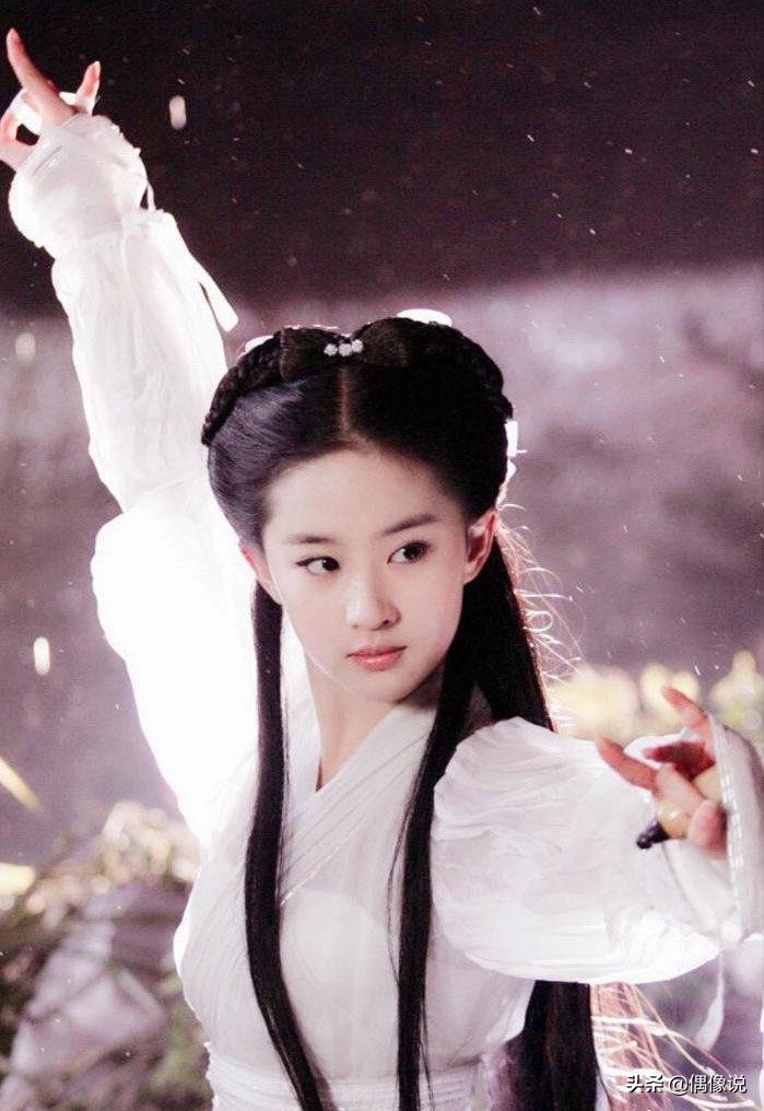 New theatrical work of Liu Yifei old dawn kisses play road to appear exposure, colour contrast of two people skin is apparent, liu Yifei blushed