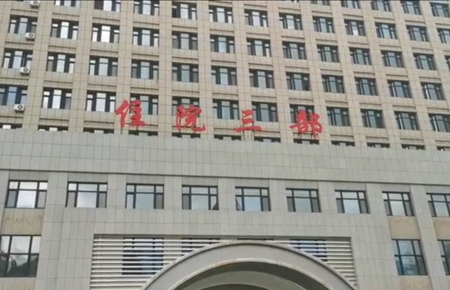 令人发指！这个恶魔后妈，剪开了4岁女孩的嘴唇