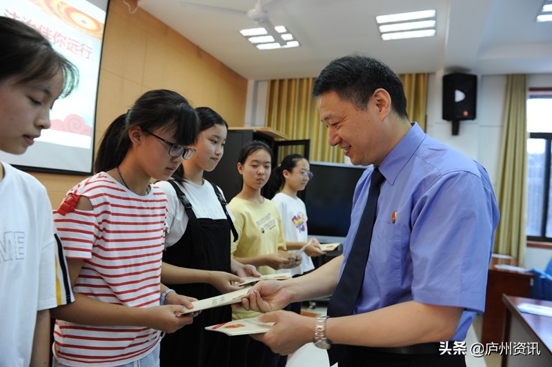 合肥瑶海区检察院检察长走进校园现场普法护航青少年健康成长