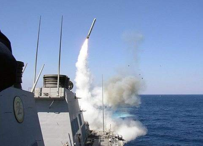 准备开战？美军在敏感空域下达“禁飞令”，无视警告将被导弹击落