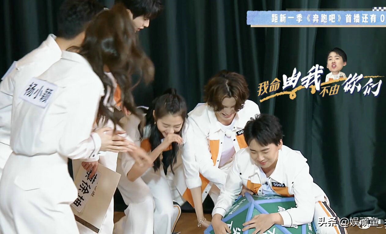 蔡徐坤成李晨发型师，看到他给李晨设计的新发