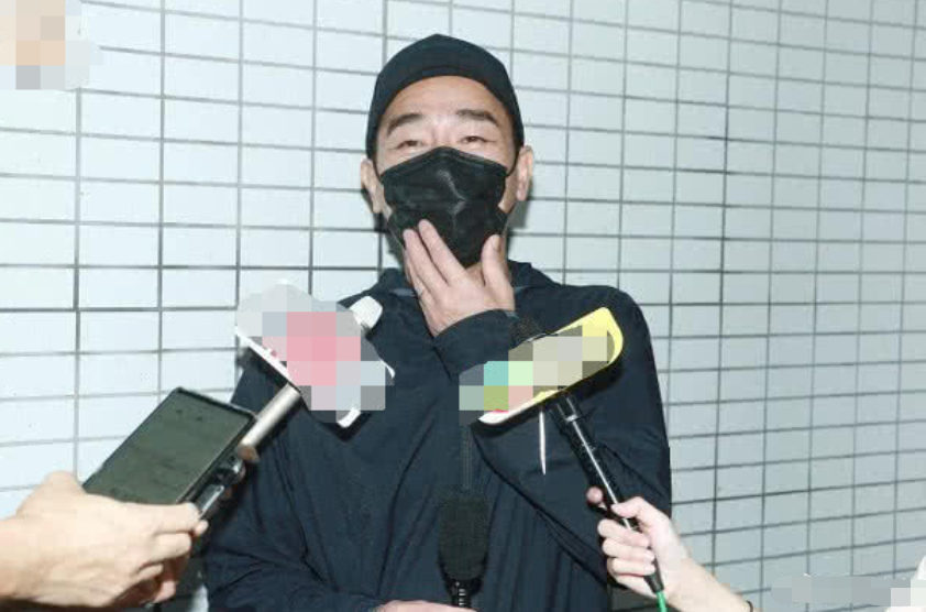 陈小春二度当爸超兴奋！晒儿子正面照，小家伙嘴巴大张小脚丫抢镜