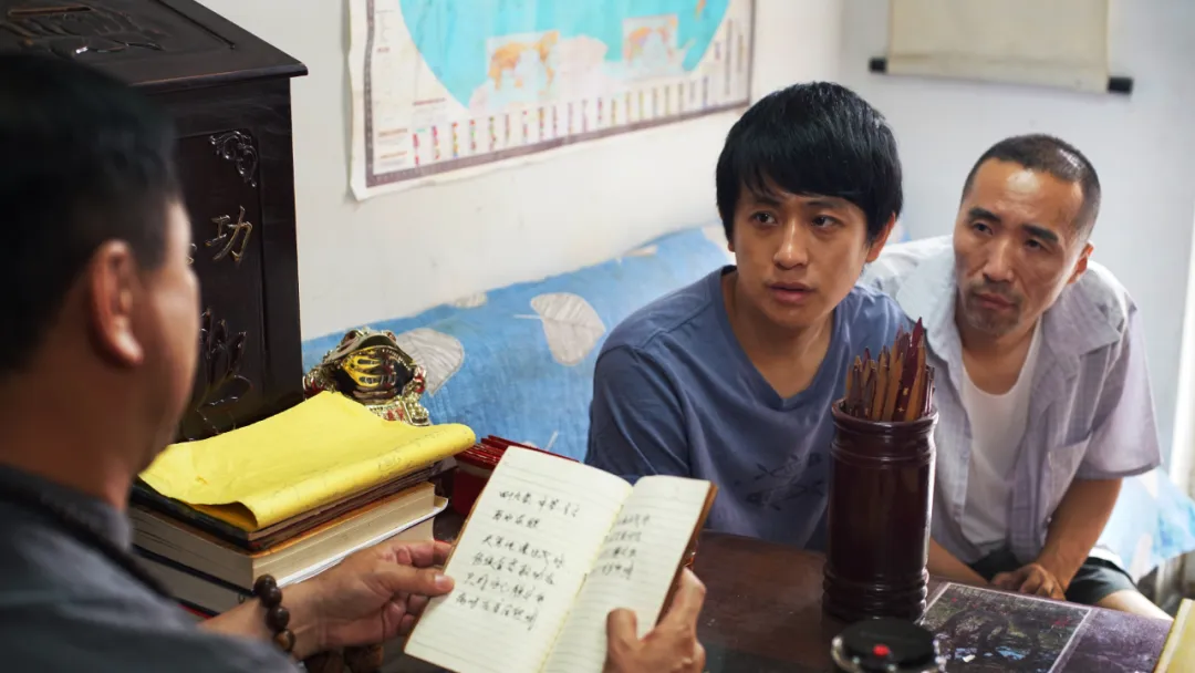 《寻狗启事》:人与狗的荒诞喜剧,是振兴东北还是逃离东北?