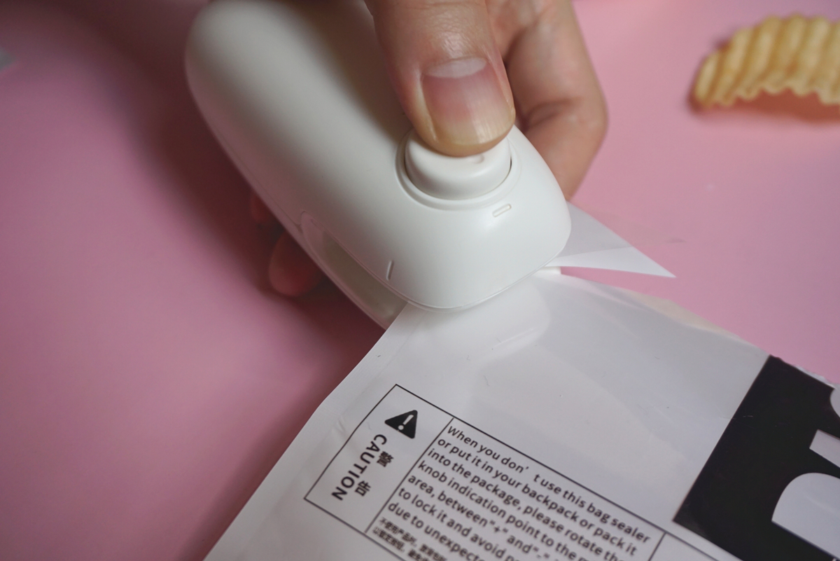 小米有品上架了这款网红生活小帮手：90分便携迷你封口机