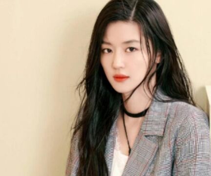 韩国五大神颜美女，为什么成名最早的宋慧乔，