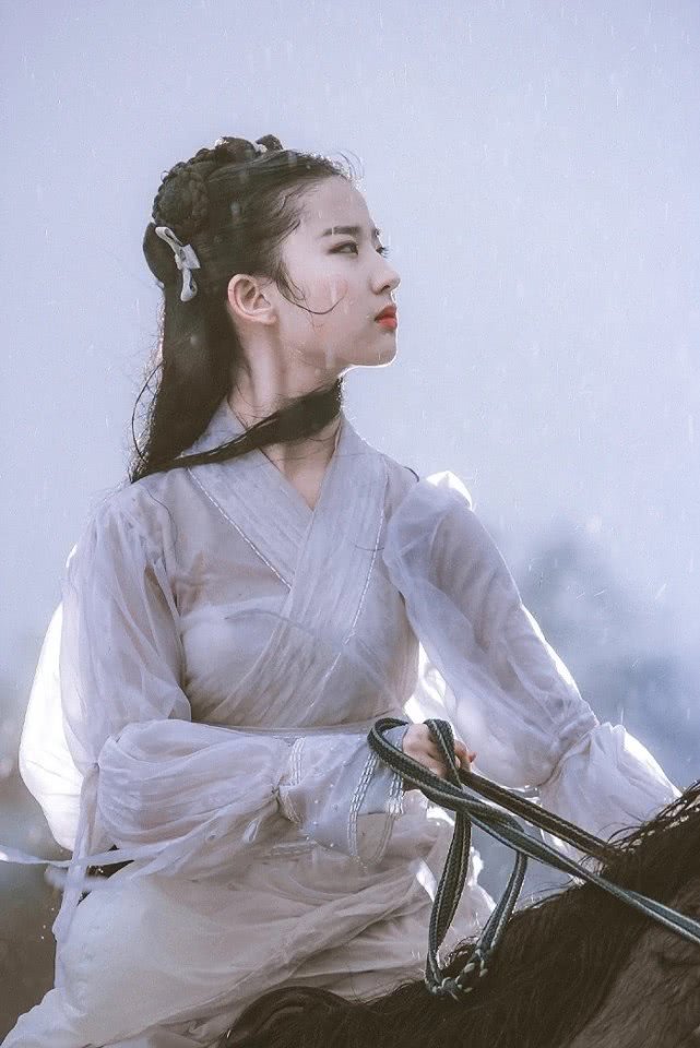 刘亦菲出演反派，病娇阴冷和以前太不一样，有