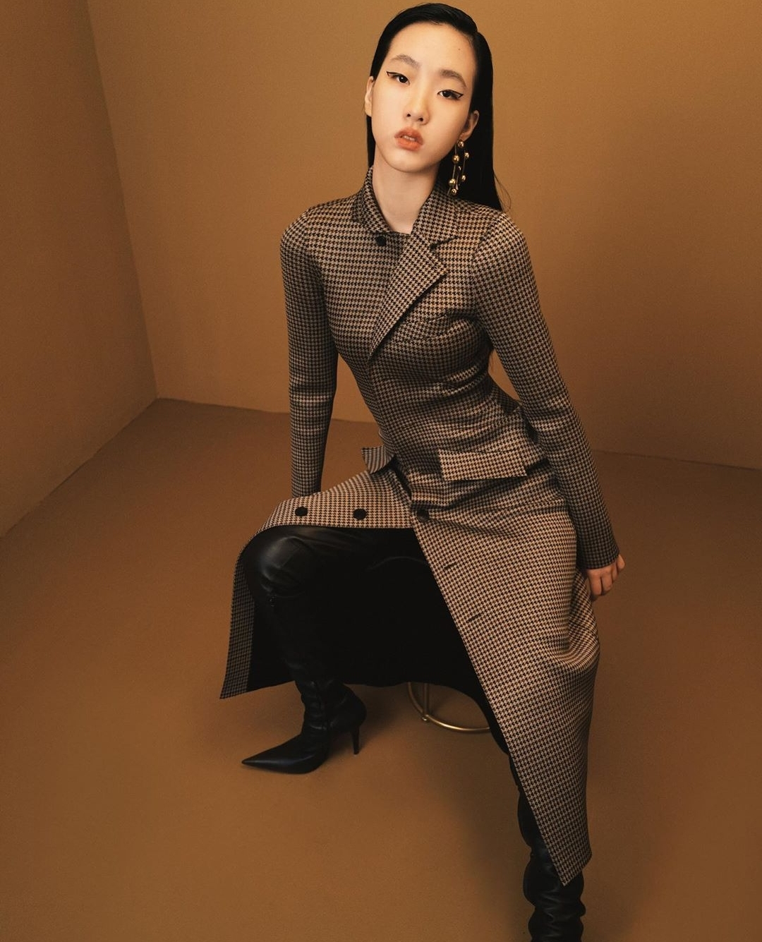 小S攜大女兒拍寫真，14歲許曦文穿搭成熟，母女神態高冷像姐妹