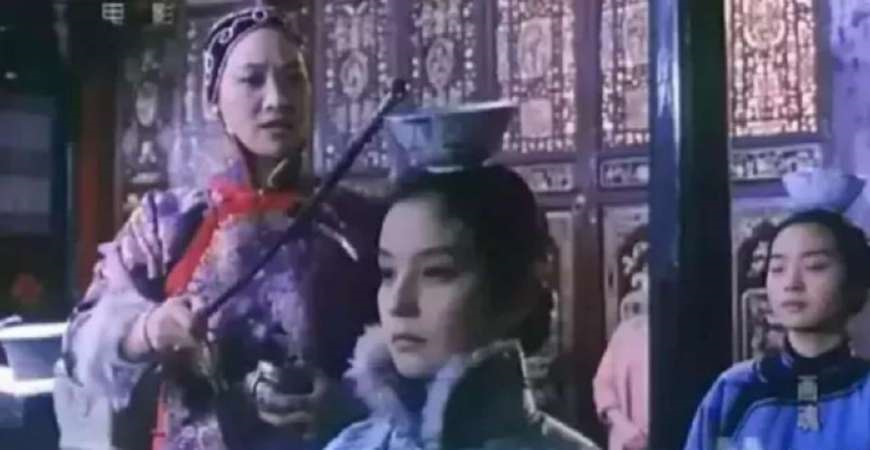 坐拥56亿资产的女版“巴菲特”赵薇，和她背后商业帝国的“秘密”