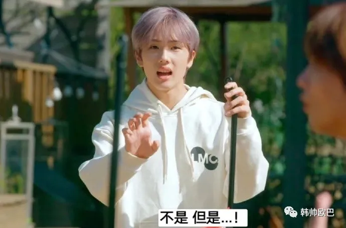 这个男团爱豆笑着笑着想起来不是该笑的时候系列