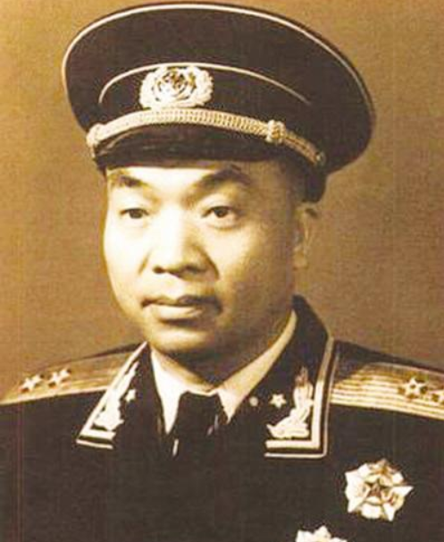 此开国中将活了102岁，晚年感叹：多亏主席的一碗牛肉，救了我