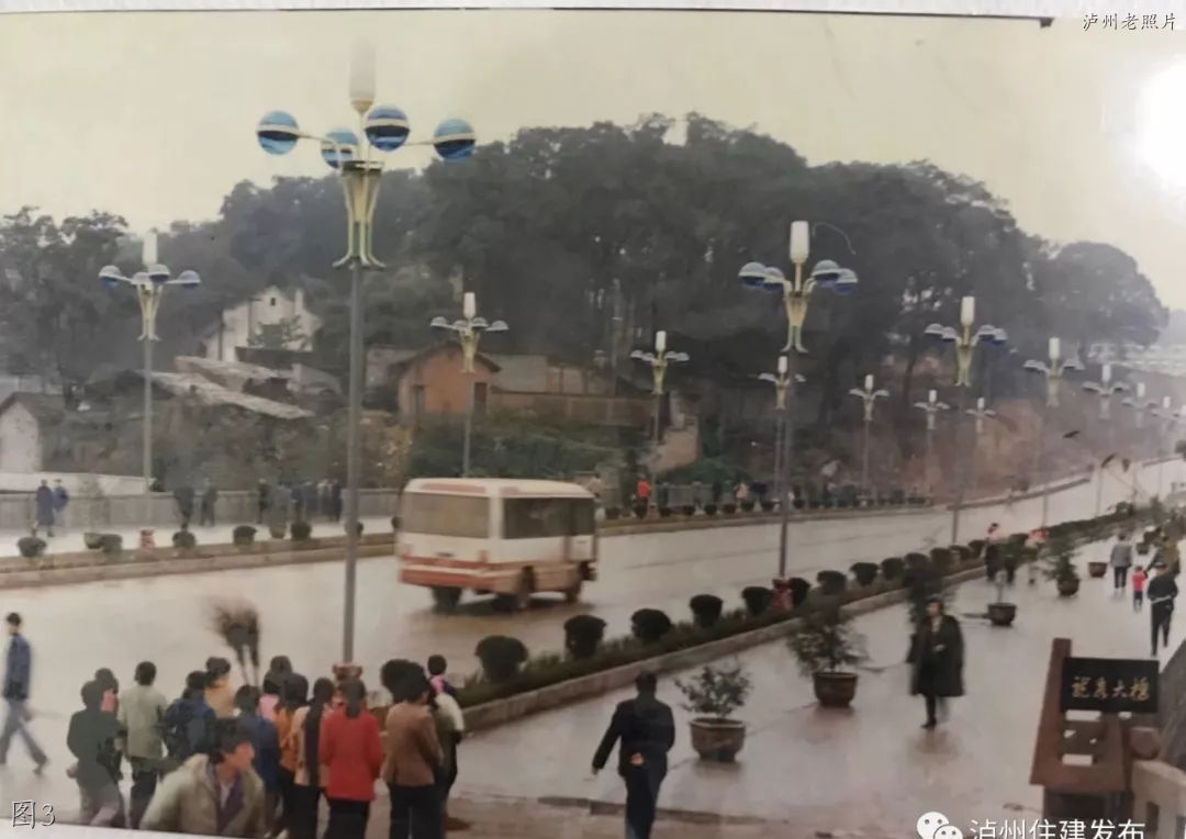 泸州老照片：龙泉桥，滨江路，钟鼓楼，蓝田机场，大梯步，长江大桥