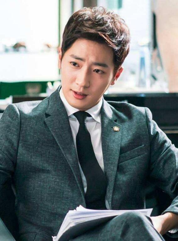 他23岁出道不温不火，前女友将嫁金融大鳄，跑男