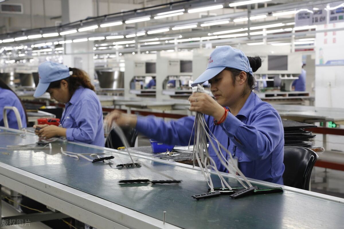 库克、郭台铭决策失误，斥资65亿搬离中国后，员工离职、工厂停工