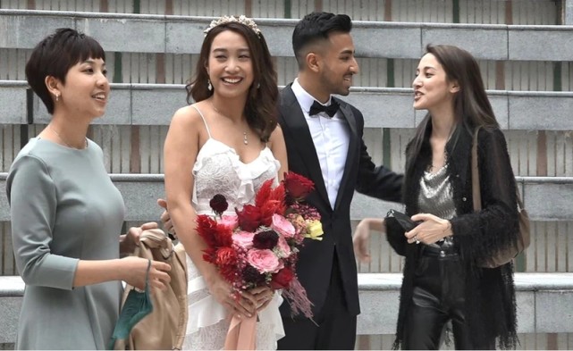 鄭嘉穎幼子正面曝光，帥氣得驚艷，沒有遺傳媽媽跟舅舅的印度長相